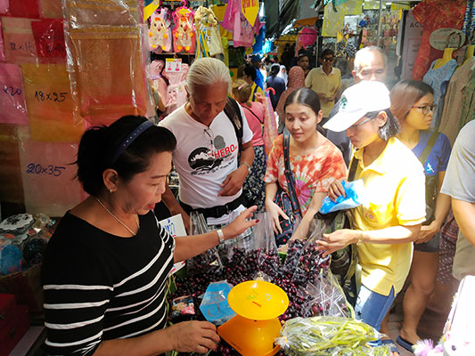 Local-market-grape-fruit